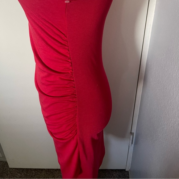 Women's Leith sleeveless Red Dress - Picture 3 of 8